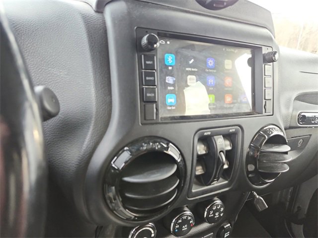 Used 2015 Jeep Wrangler Unlimited Sahara image 23