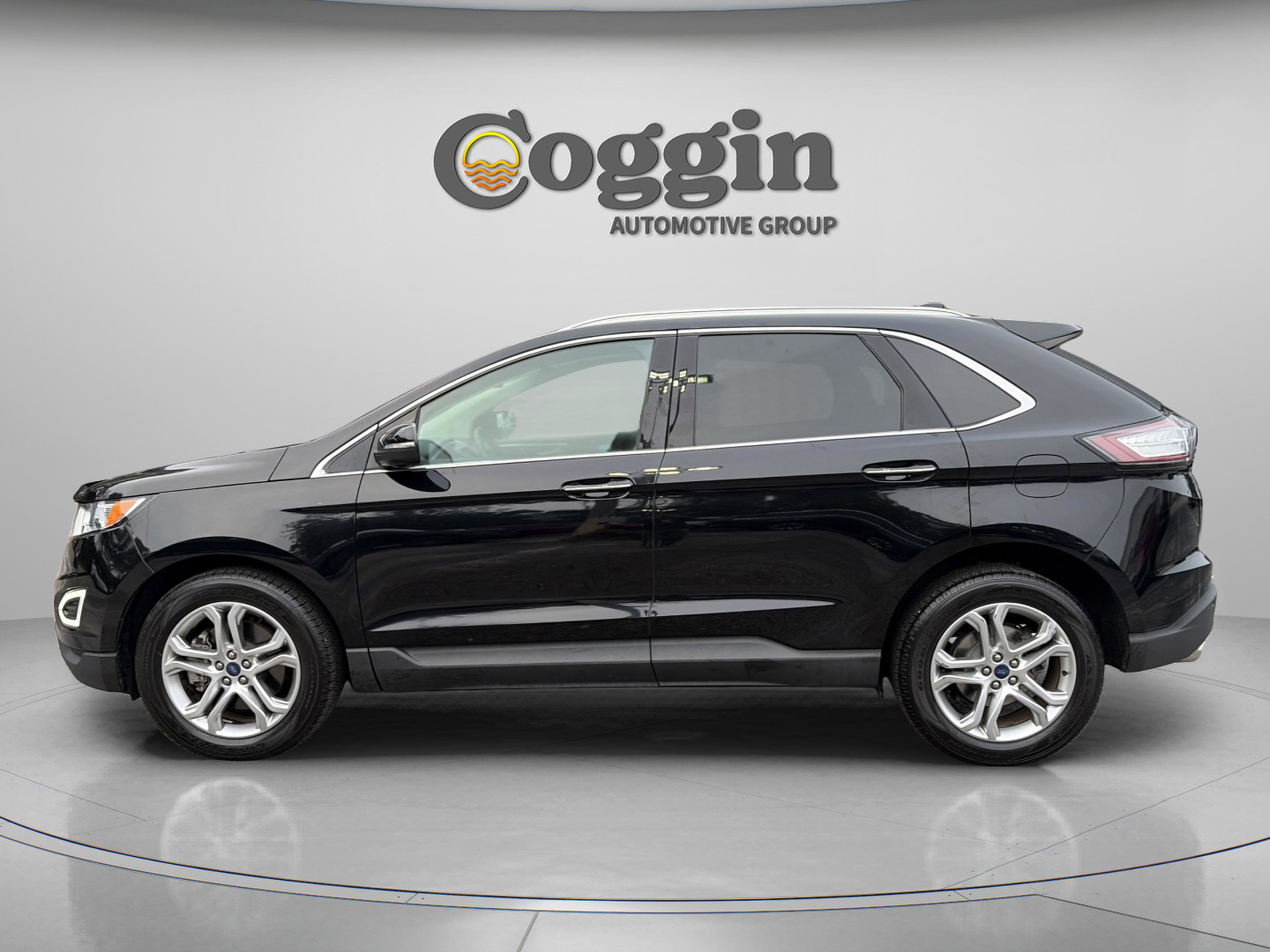 Used 2018 Ford Edge Titanium w/ Technology Package image 2