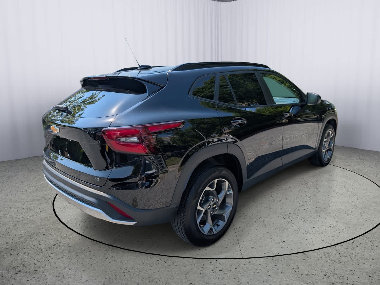 Certified 2025 Chevrolet Trax LT w/ Driver Confidence Package FWD image 3