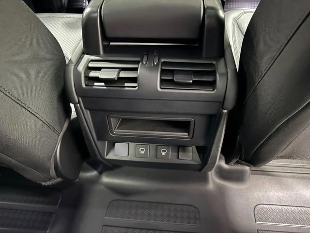 Used 2025 Land Rover Defender 110 S image 27