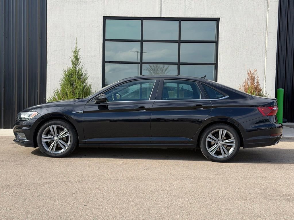 Used 2021 Volkswagen Jetta R-Line w/ R-Line Cold Weather Package FWD image 2