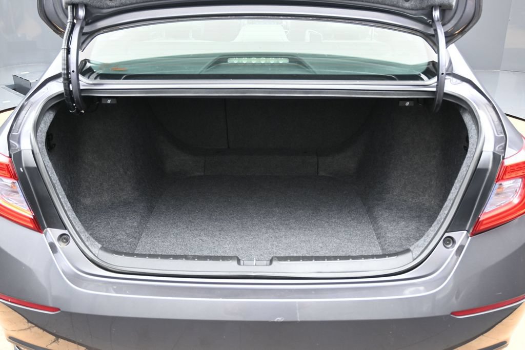 Used 2018 Honda Accord EX image 16