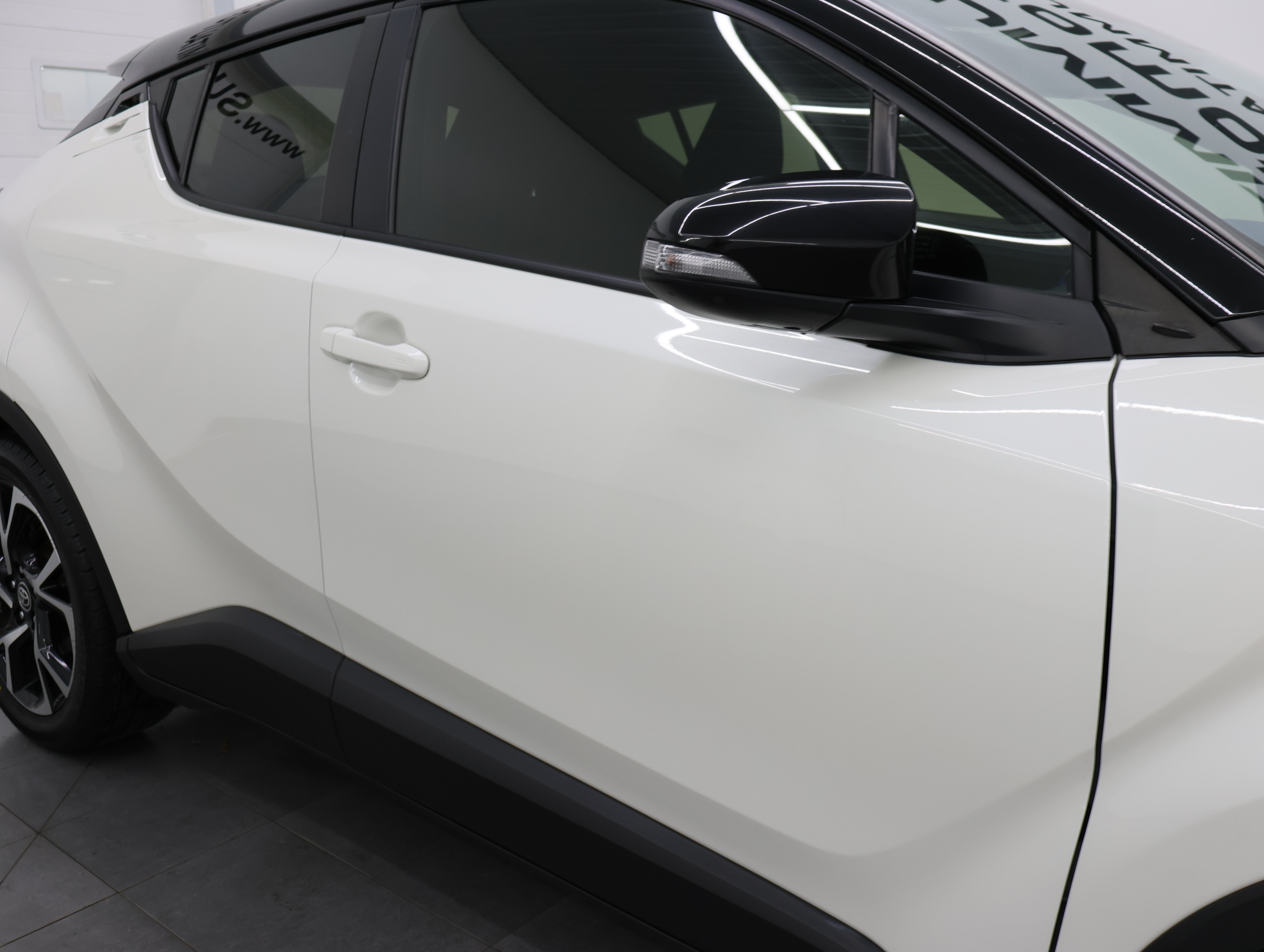 Used 2020 Toyota C-HR XLE FWD image 24