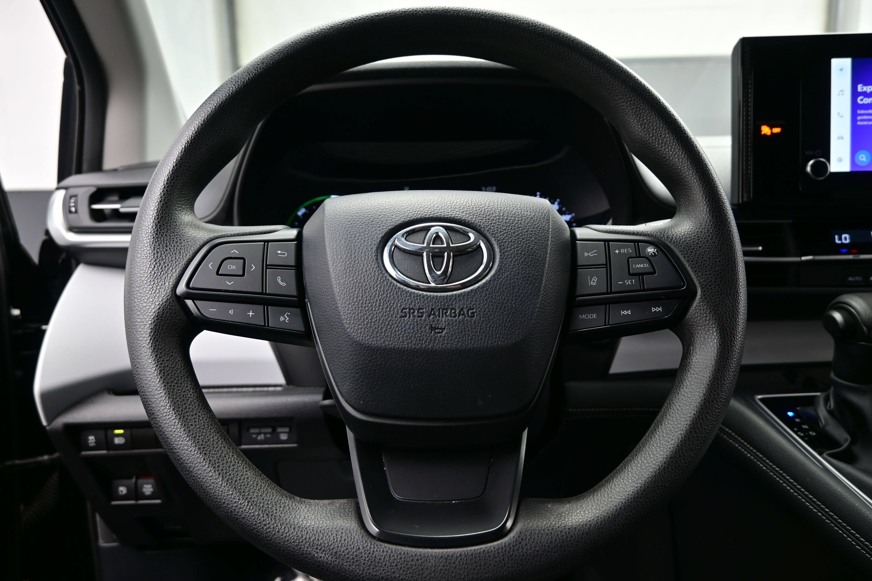 Used 2025 Toyota Sienna LE FWD image 24