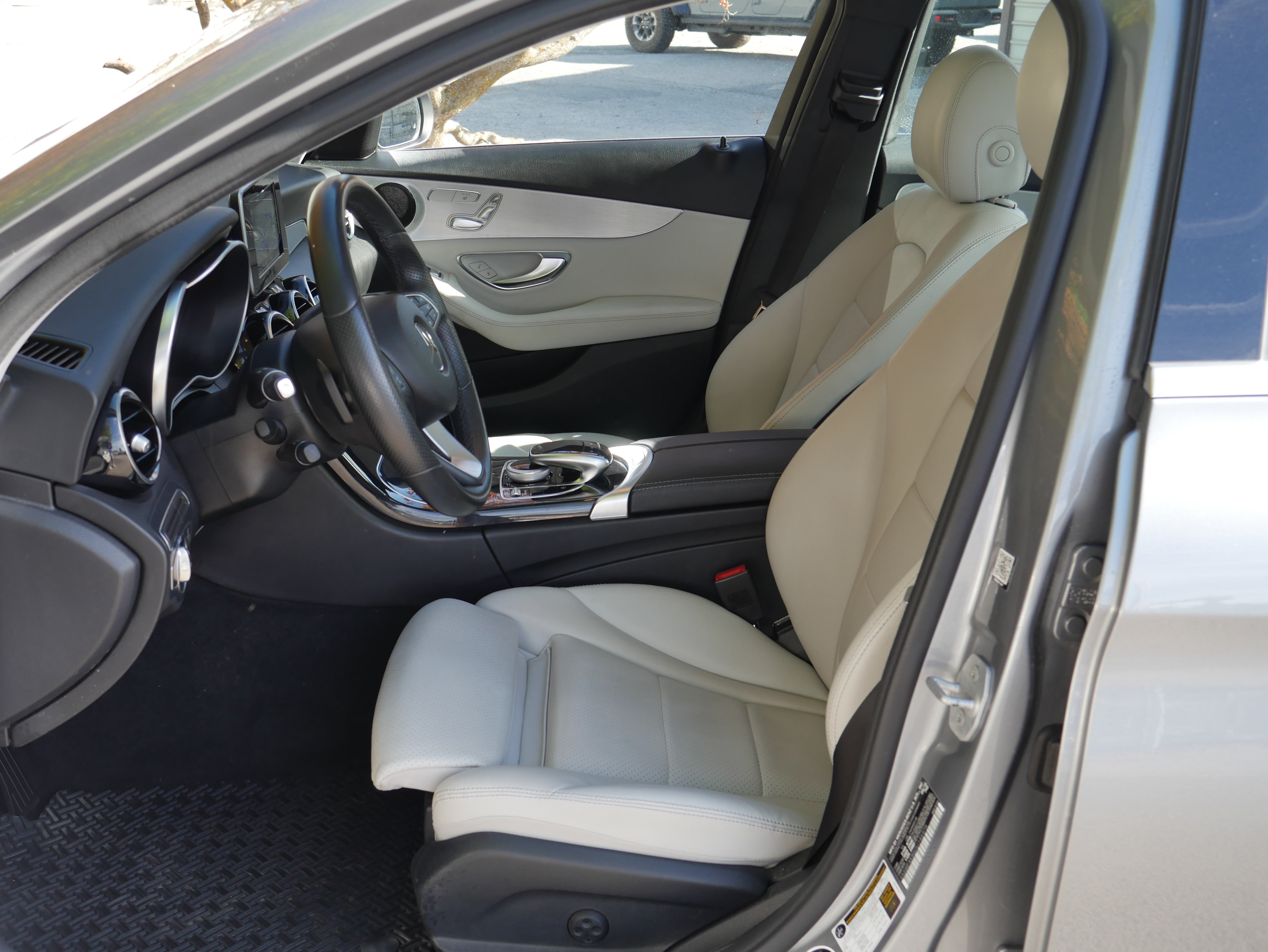 Used 2016 Mercedes-Benz C 300 4MATIC Sedan image 3