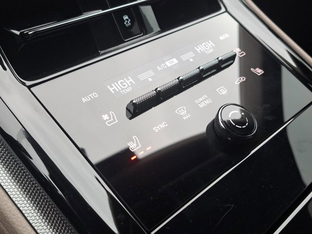 Certified 2025 Porsche Panamera 4 image 33