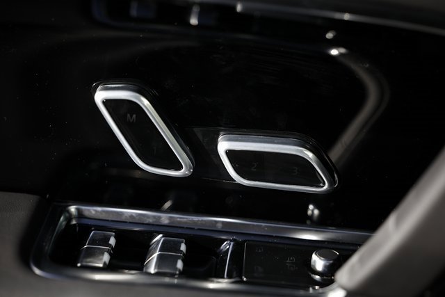 New 2025 Land Rover Range Rover SE image 21