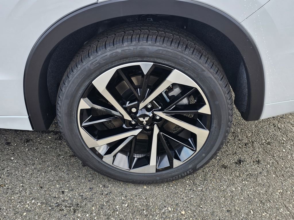 New 2025 Mitsubishi Outlander SEL image 9