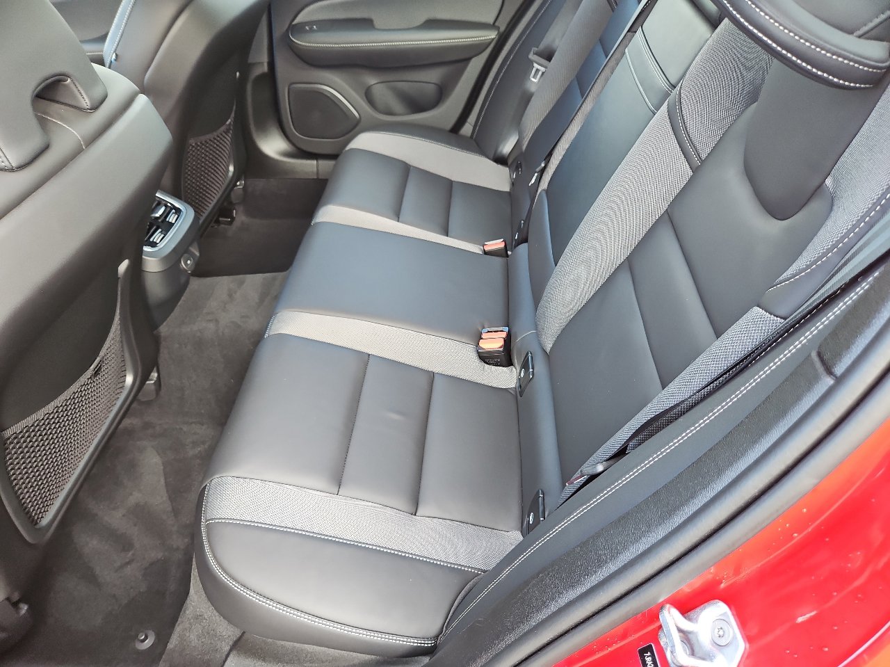 Used 2021 Volvo S60 T6 R-Design image 24