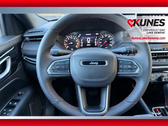 Used 2025 Jeep Compass Trailhawk image 39