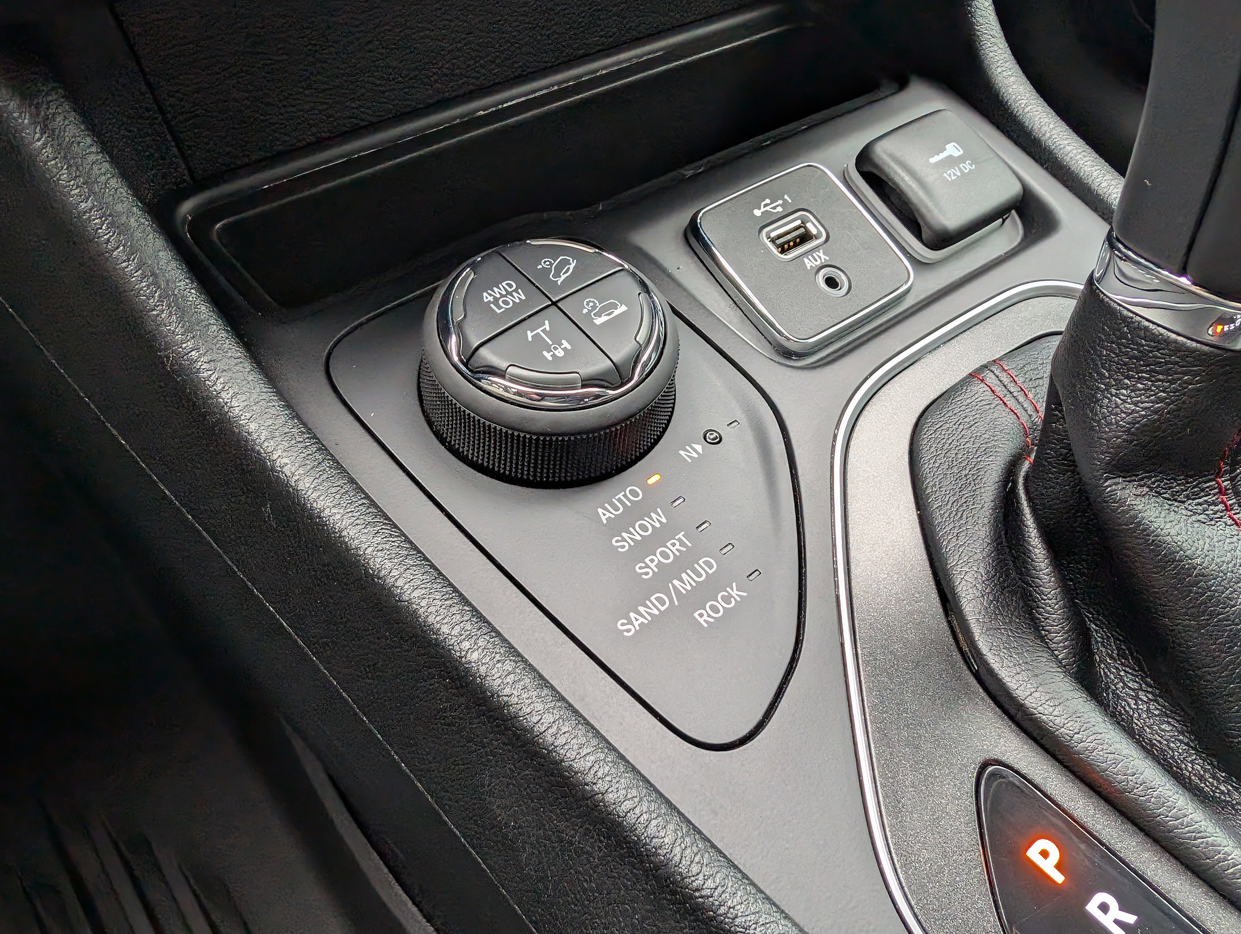 Used 2022 Jeep Cherokee Trailhawk image 30