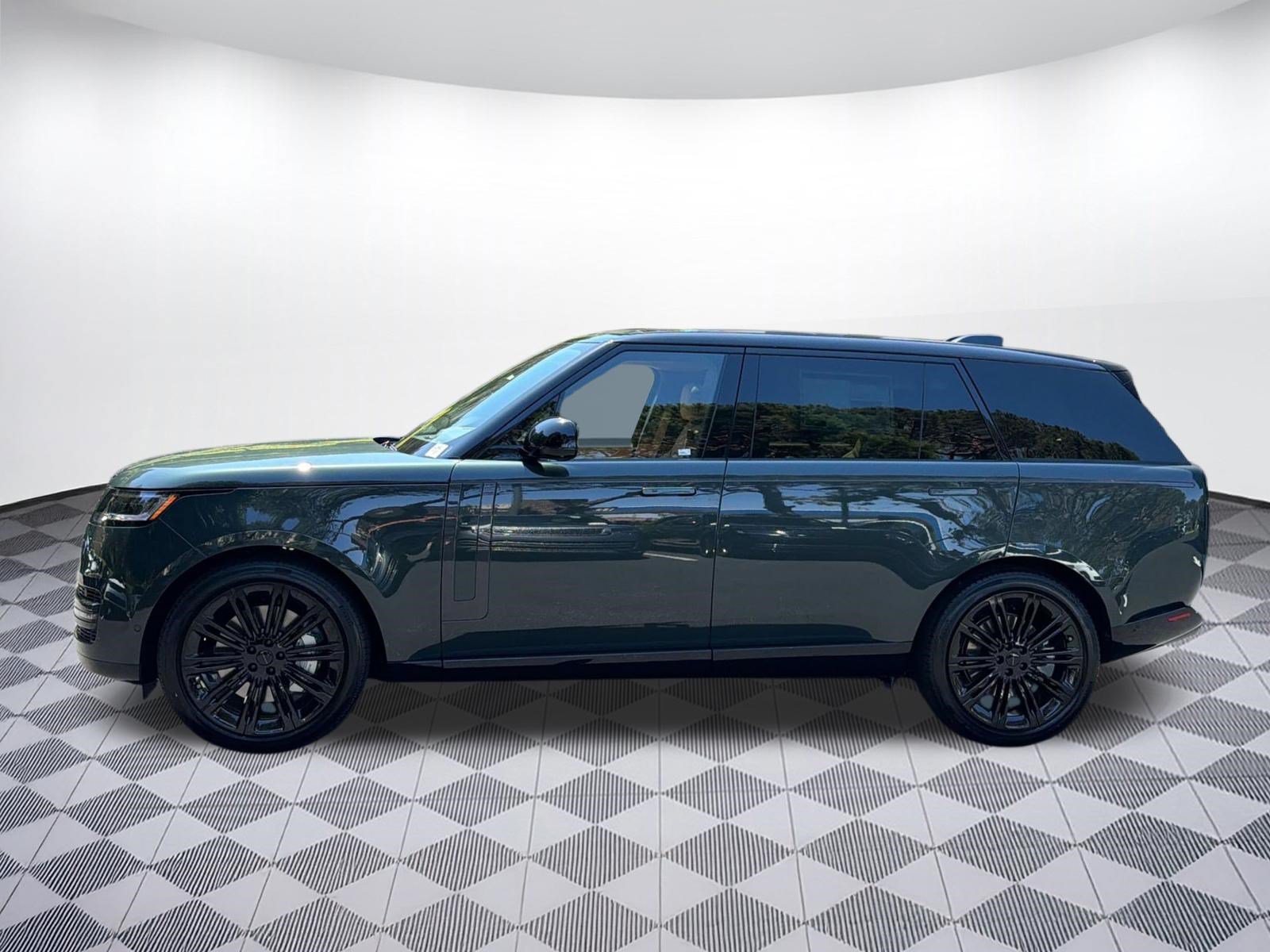 New 2026 Land Rover Range Rover Long Wheelbase SE AWD/4WD image 2