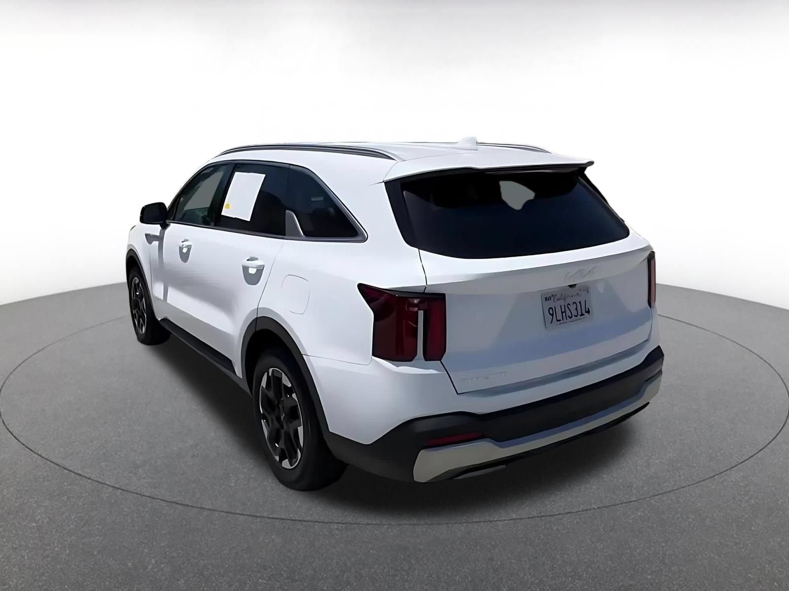 Used 2024 Kia Sorento S FWD image 11