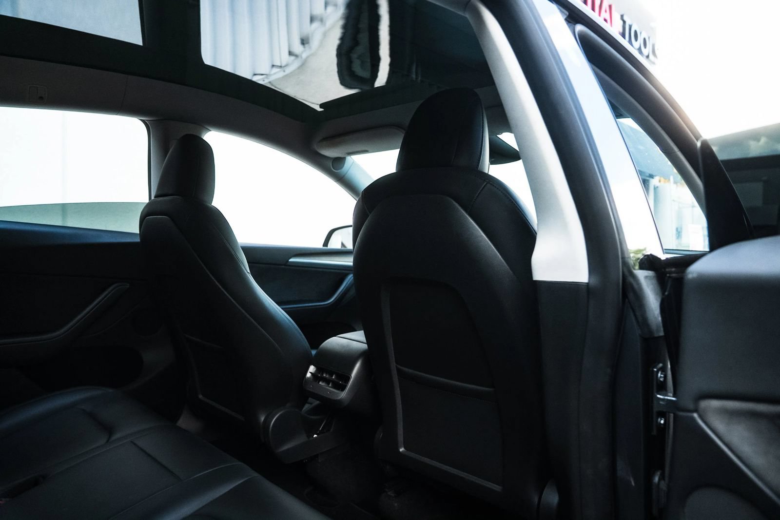 Used 2023 Tesla Model Y 2WD image 22