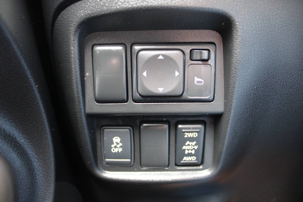 Used 2012 Nissan Juke SV AWD/4WD image 42