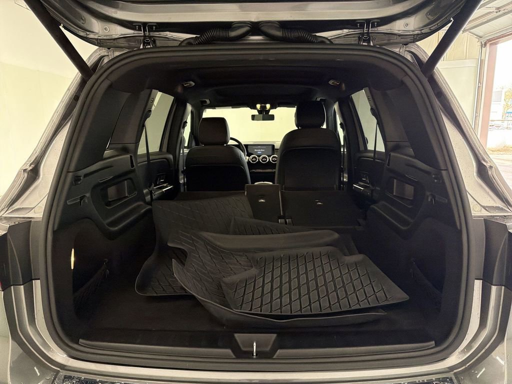 Used 2021 Mercedes-Benz GLB 250 GLB 250 image 16