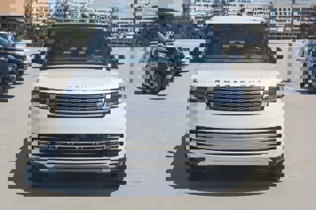 New 2025 Land Rover Range Rover SE image 2