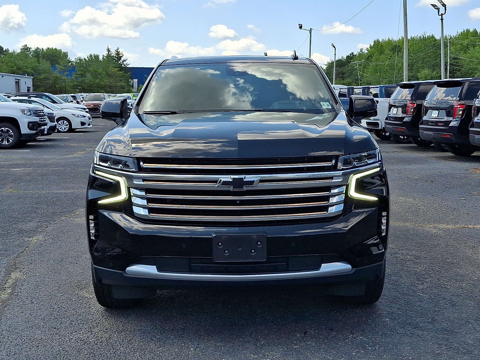 Used 2023 Chevrolet Suburban High Country AWD/4WD image 2