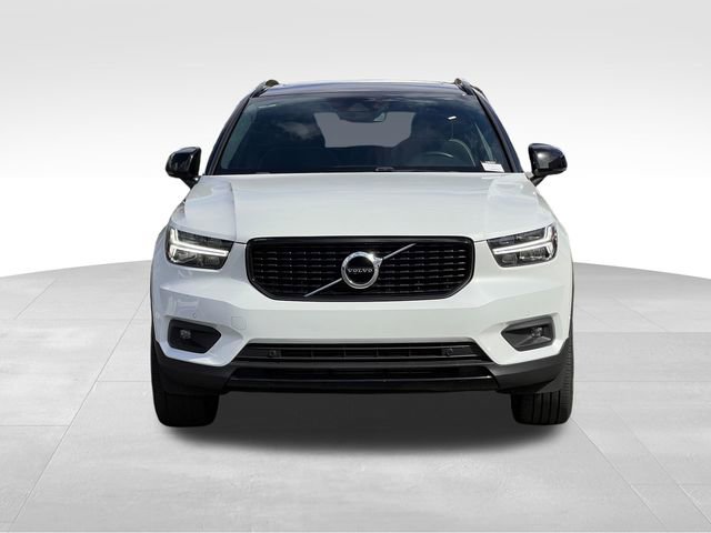 Used 2019 Volvo XC40 T4 R-Design image 8