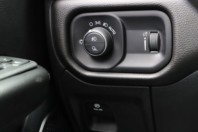 Used 2025 RAM 1500 Warlock AWD/4WD image 36