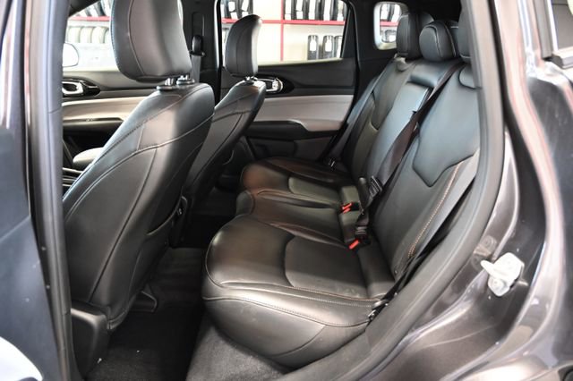 Used 2023 Jeep Compass Limited image 12