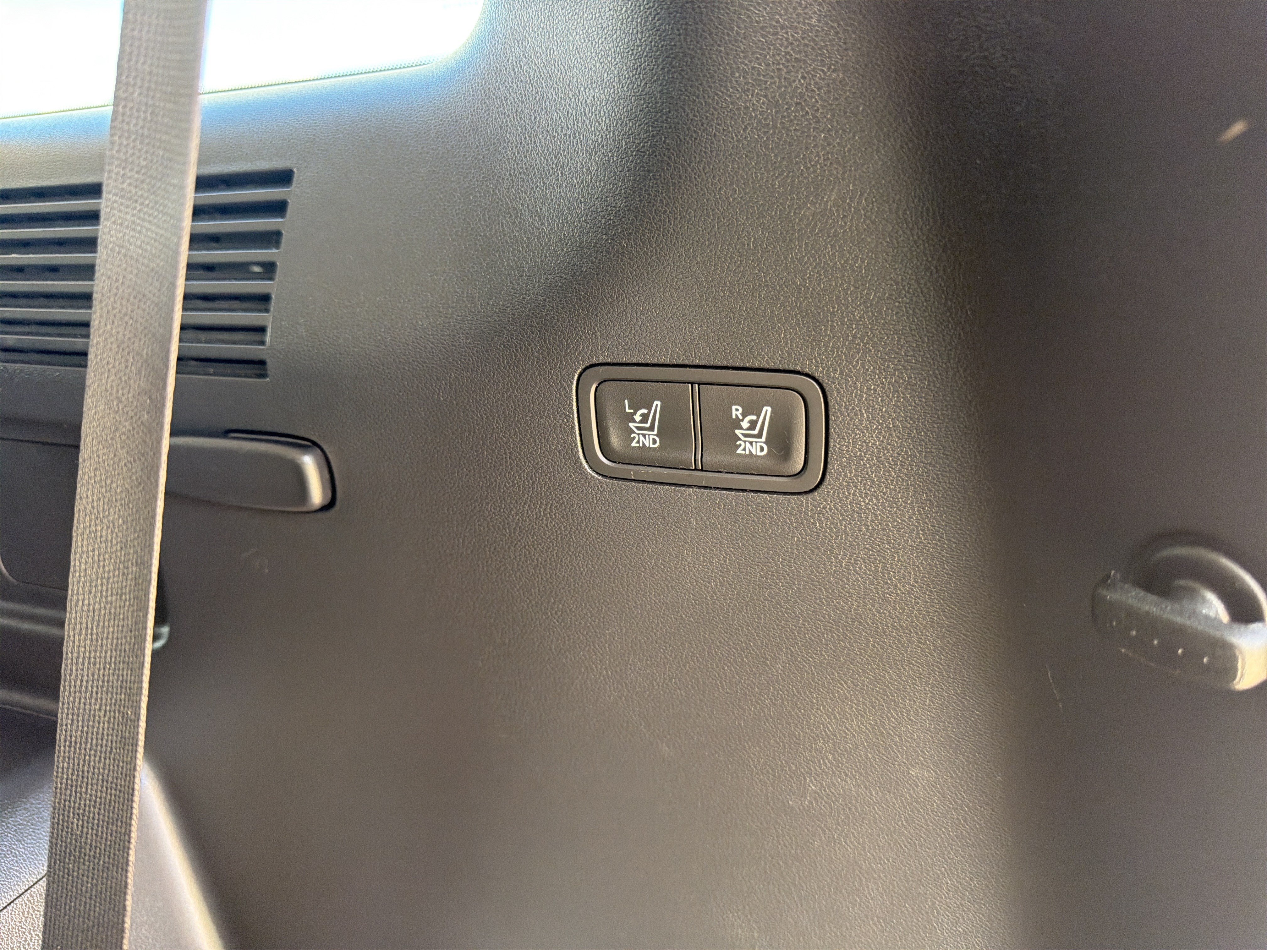 Used 2025 Hyundai Santa Fe SEL FWD image 29