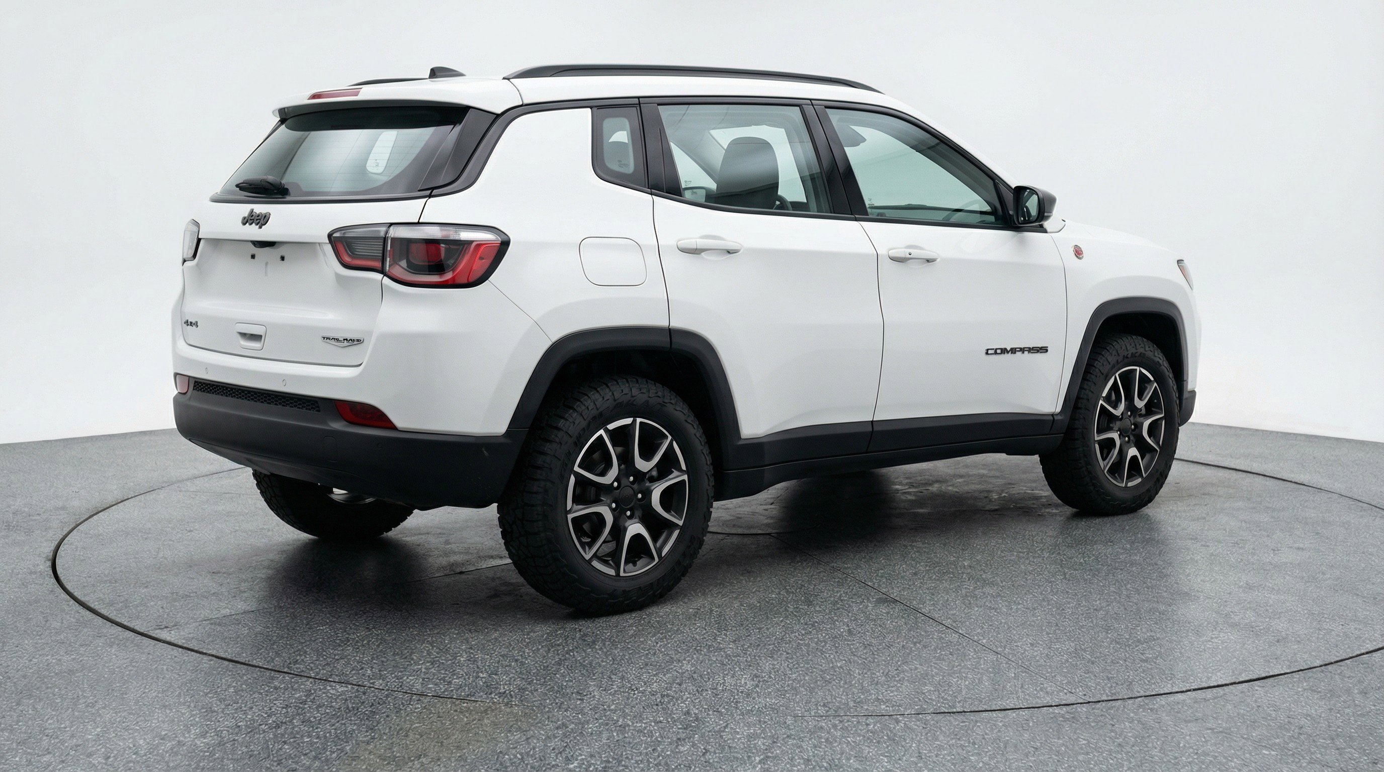 Used 2025 Jeep Compass Trailhawk image 9