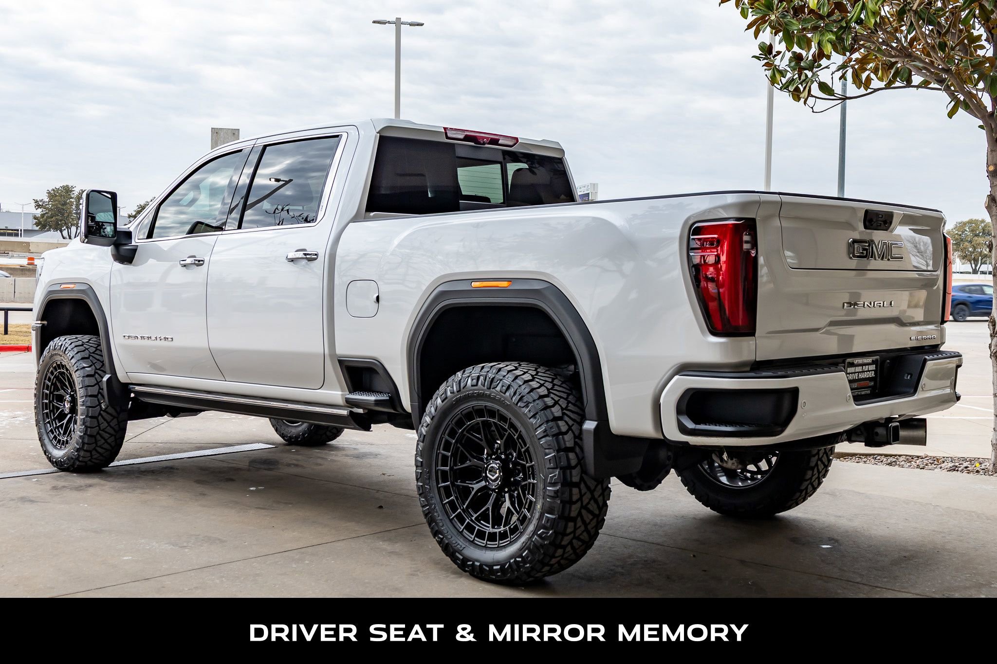 Used 2024 GMC Sierra 2500 Denali Ultimate image 7