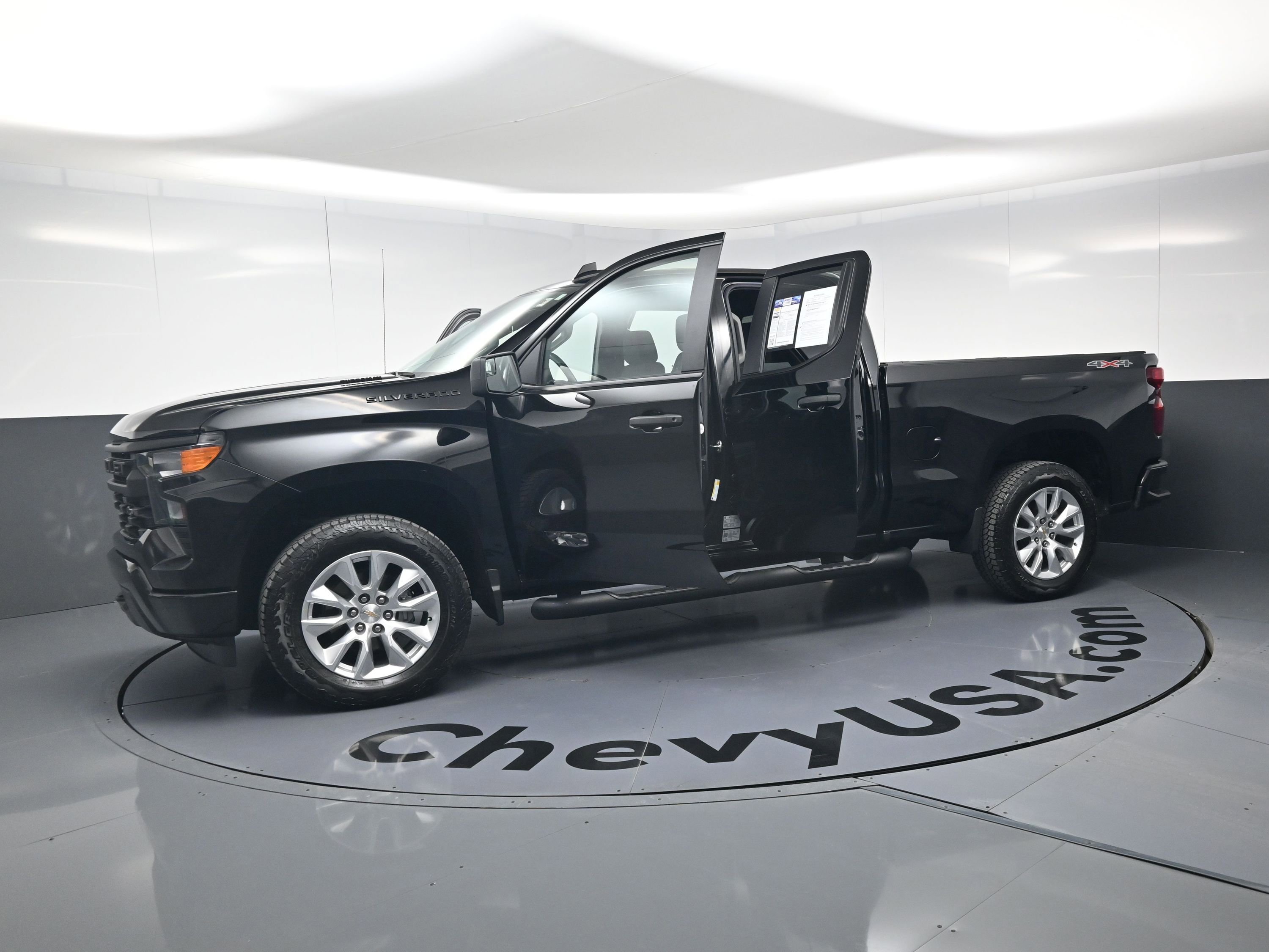 Used 2025 Chevrolet Silverado 1500 Custom w/ Turbomax Blackout Package AWD/4WD image 21