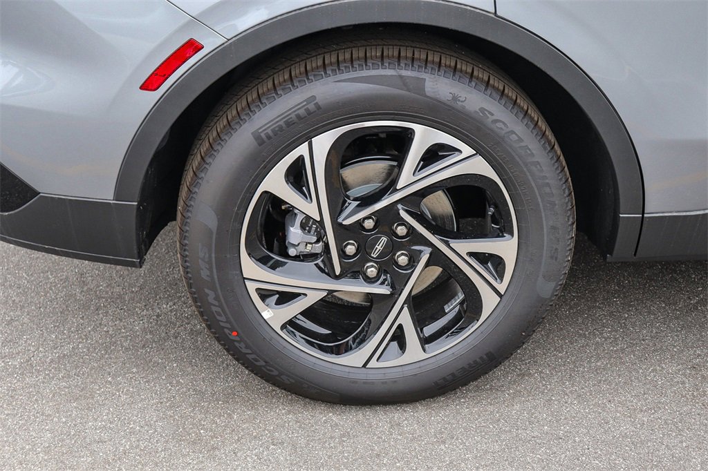 Used 2025 Lincoln Nautilus Premier image 10