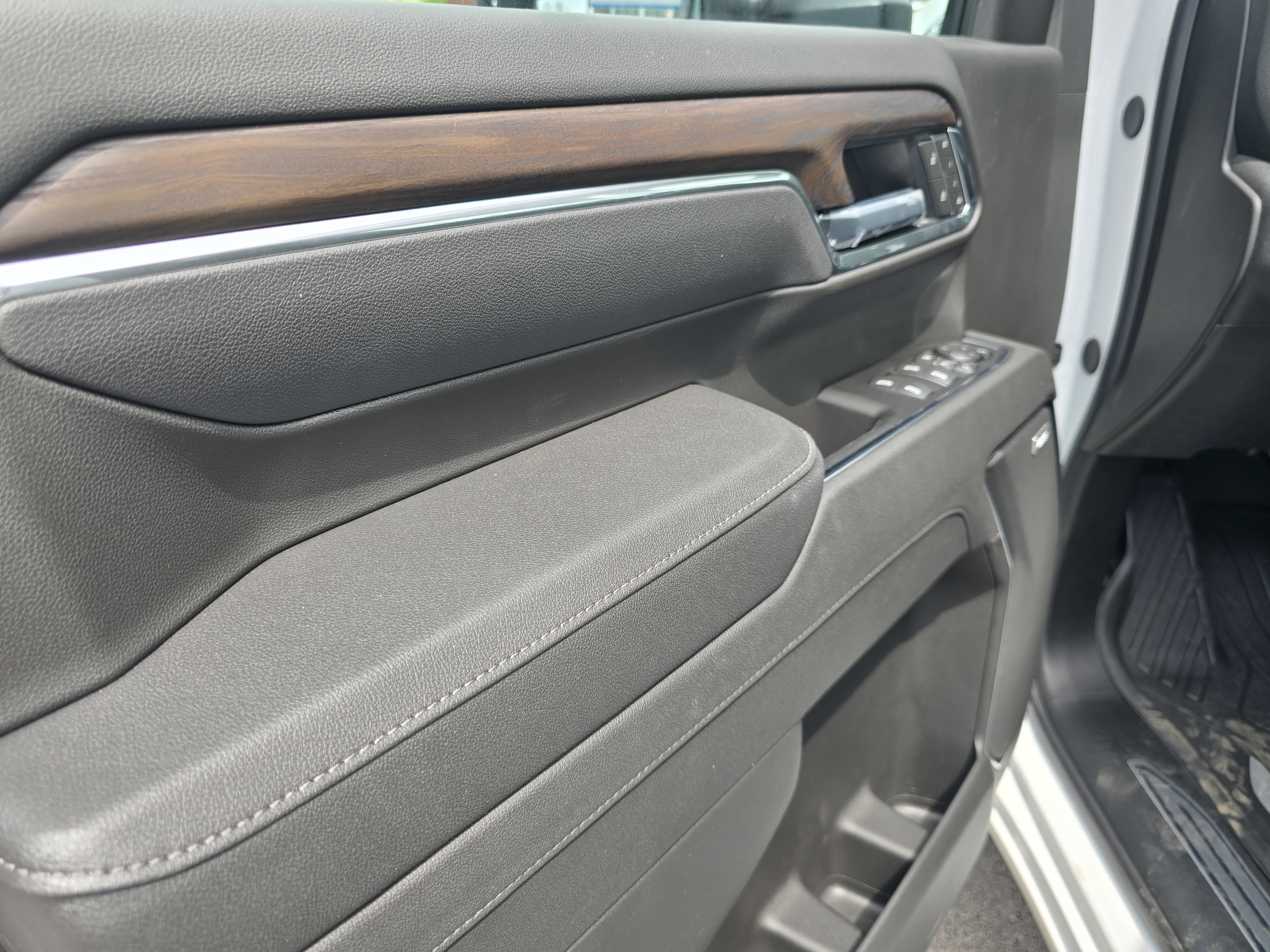New 2025 GMC Sierra 2500 SLT w/ SLT Convenience Package image 16