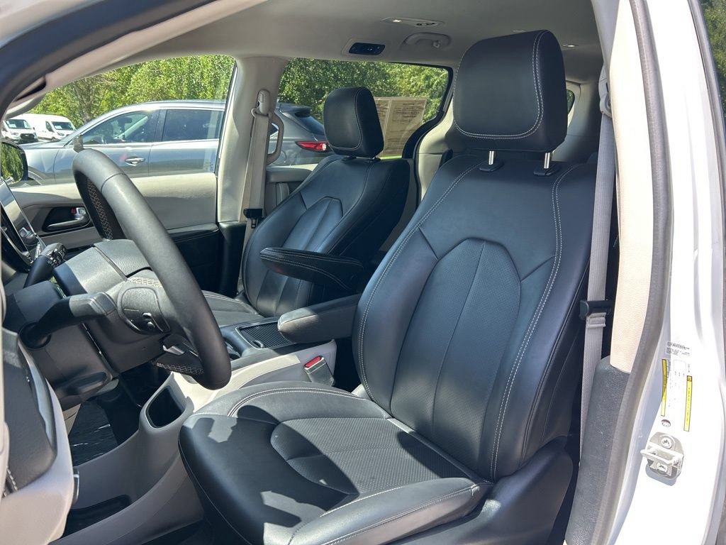 Used 2024 Chrysler Pacifica Limited FWD image 20