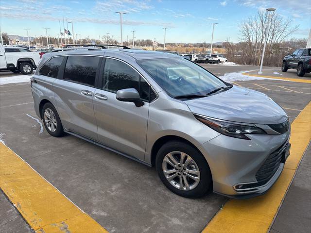 Certified 2024 Toyota Sienna Platinum image 3