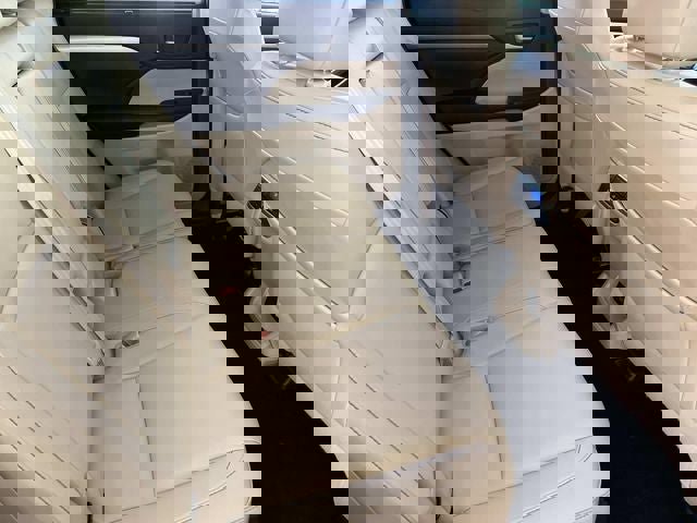 Used 2019 Toyota Highlander XLE image 24