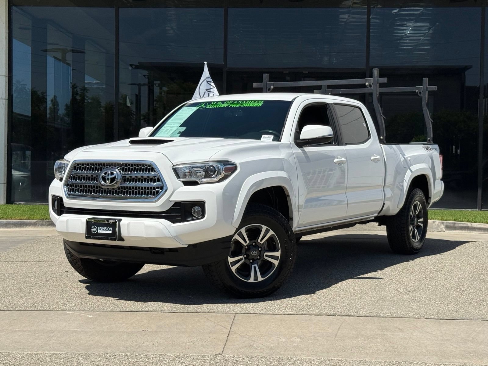 Used 2017 Toyota Tacoma TRD Sport w/ Tow Package RWD image 2