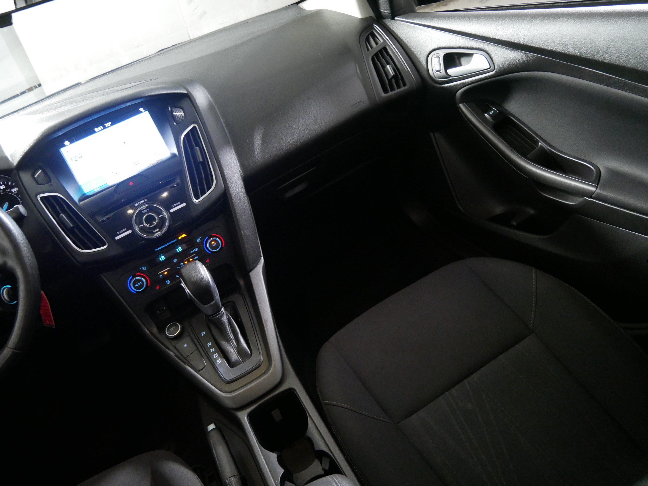Used 2017 Ford Focus SEL w/ Cold Weather Package FWD image 11