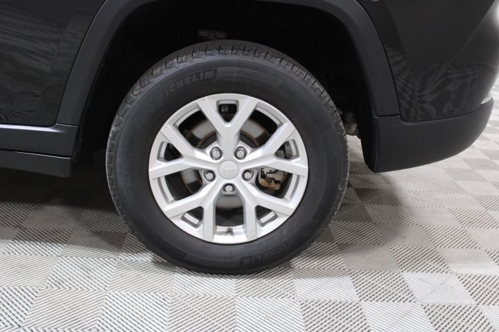 Used 2023 Jeep Grand Cherokee Limited AWD/4WD image 41