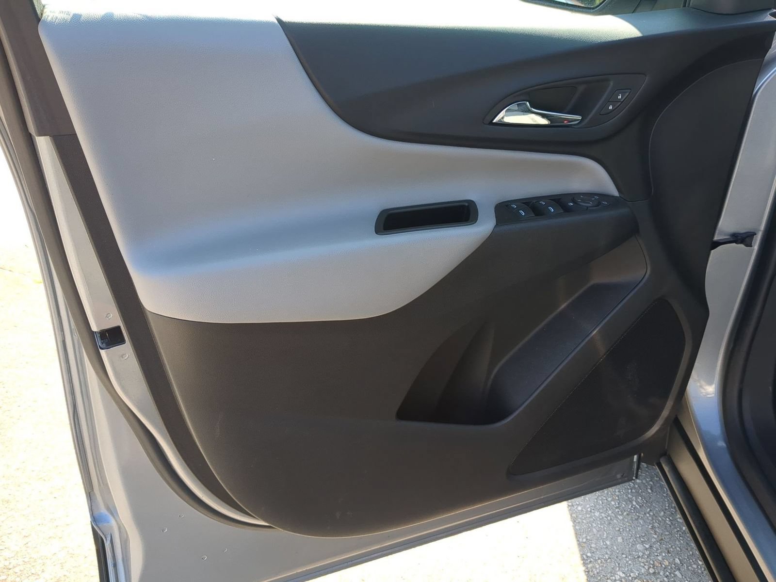 Certified 2024 Chevrolet Equinox LS w/ LPO, Cargo Package FWD image 21