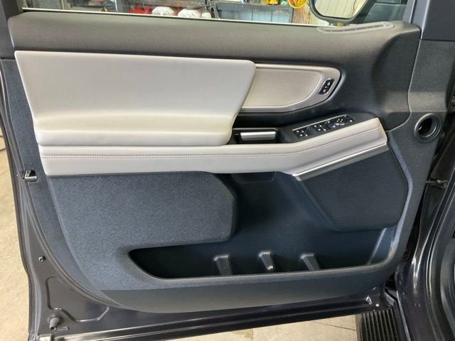 Used 2025 Ford Expedition Active AWD/4WD image 5