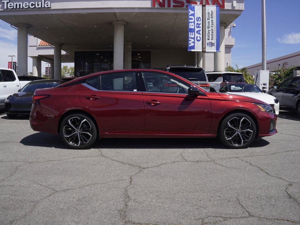 Certified 2024 Nissan Altima 2.5 SR image 3