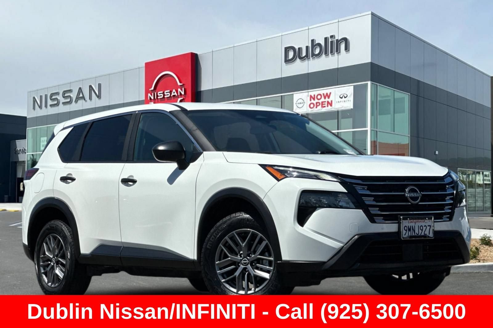 Used 2024 Nissan Rogue S FWD image 2