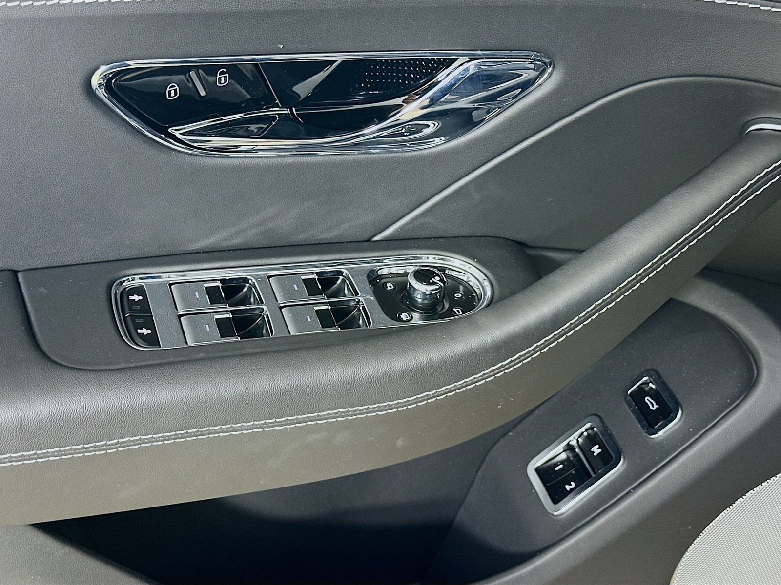 Used 2022 Bentley Flying Spur V8 AWD/4WD image 18