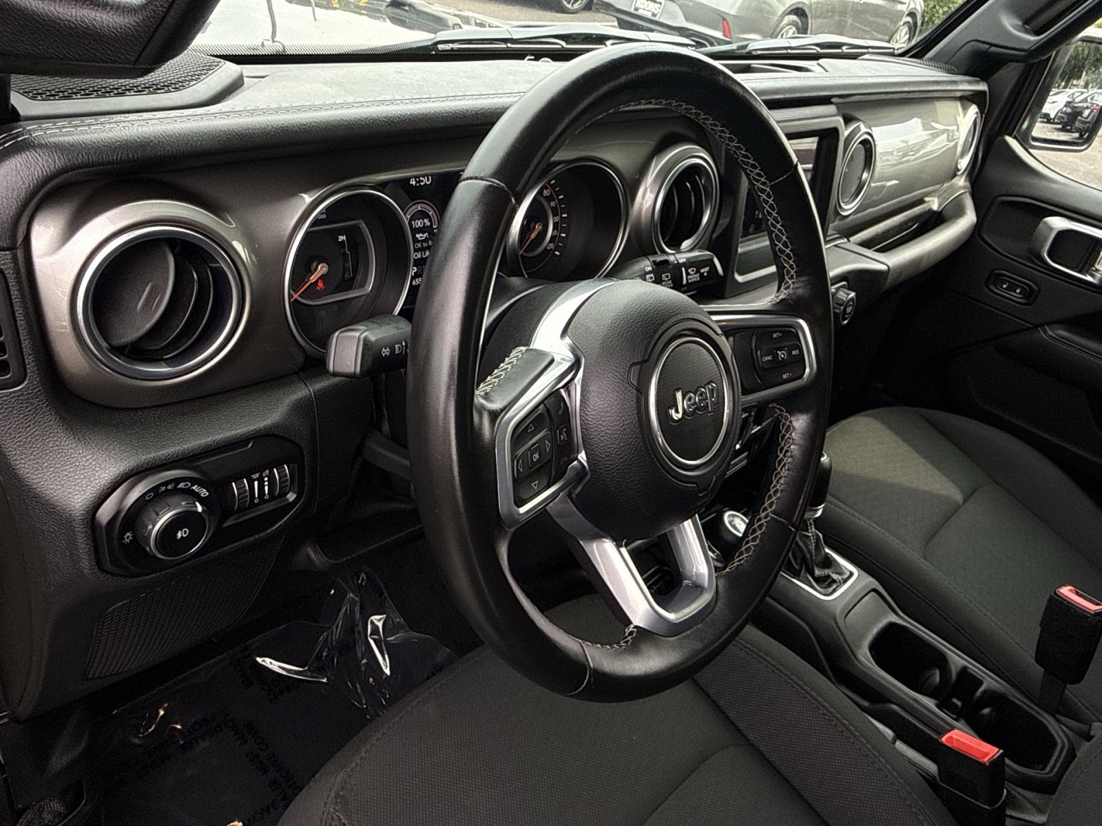 Used 2020 Jeep Wrangler Unlimited Sahara AWD/4WD image 16