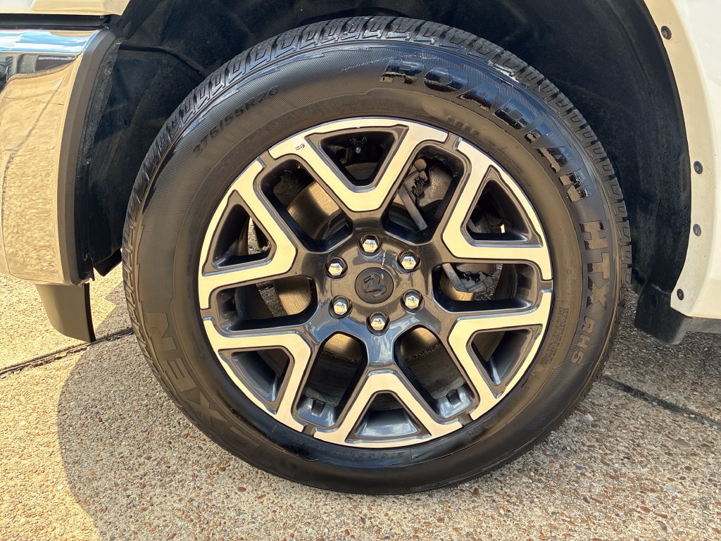Used 2026 RAM 1500 Laramie AWD/4WD image 13
