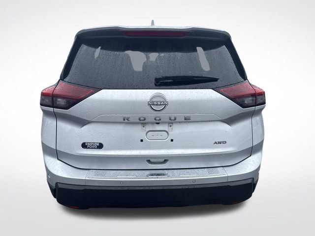 Used 2025 Nissan Rogue SV AWD/4WD image 4