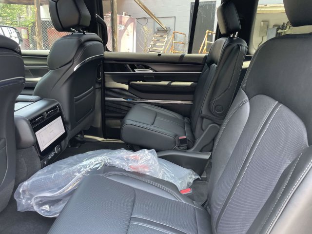 New 2026 Jeep Grand Wagoneer L Summit w/ Premium Group III AWD/4WD image 12