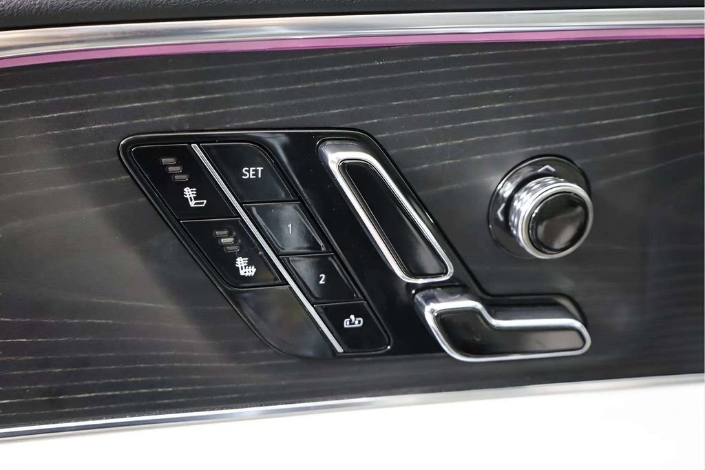Used 2024 Cadillac Lyriq Luxury RWD image 30