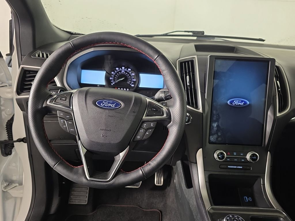 Used 2024 Ford Edge ST-Line w/ Class II Trailer Tow Package image 9