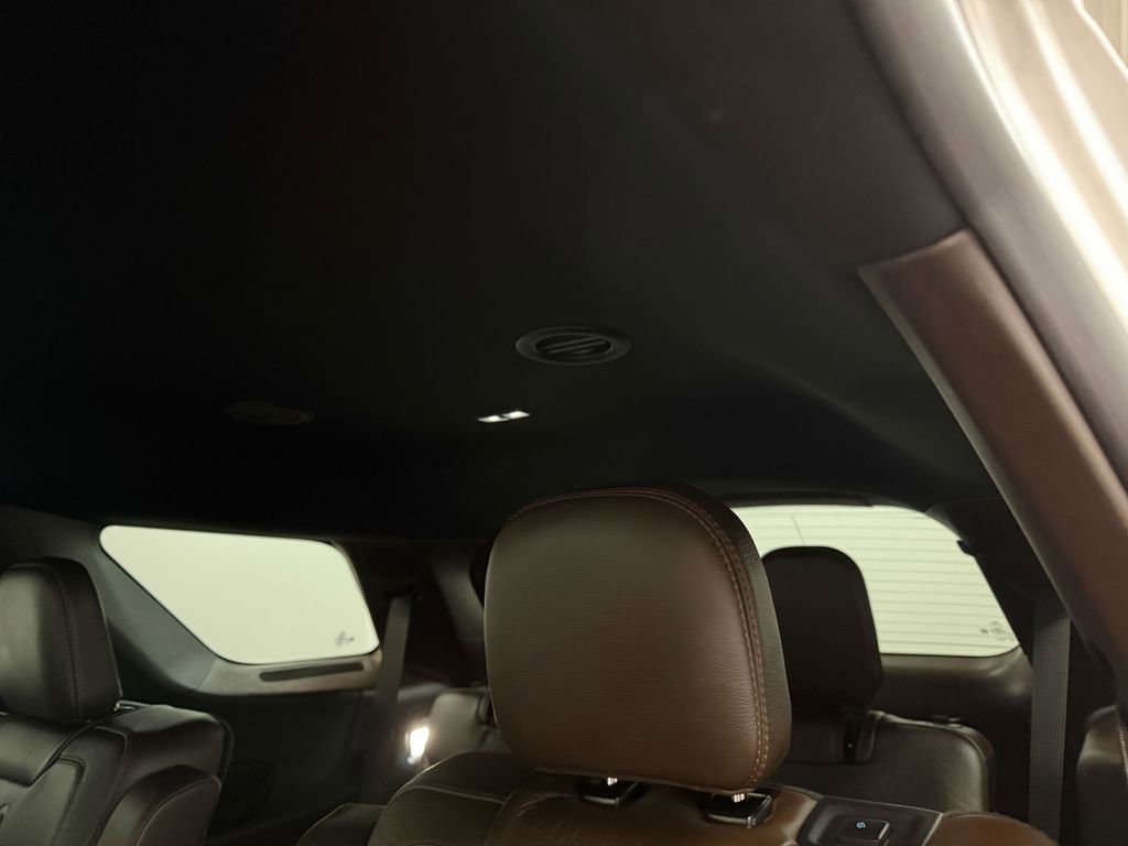 Used 2021 Ford Explorer King Ranch w/ Premium Technology Package image 9