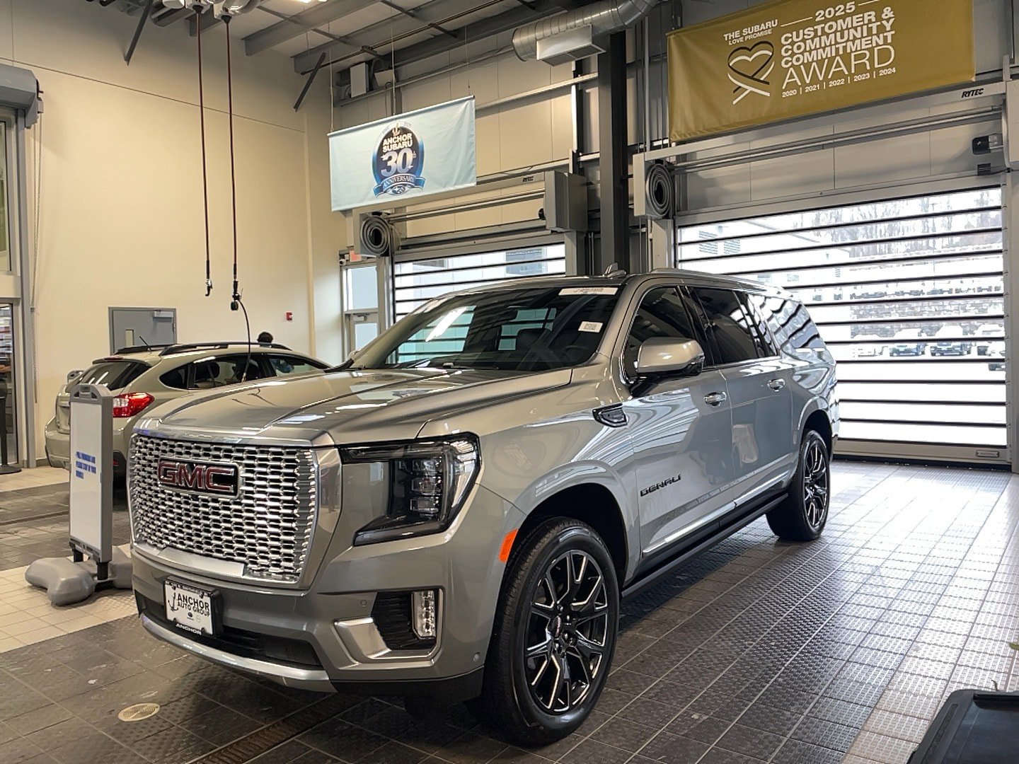 Used 2024 GMC Yukon XL Denali w/ Advanced Technology Package AWD/4WD image 3